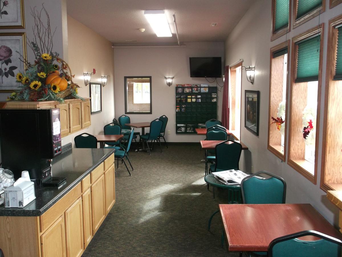 De Smet Super Deluxe Inn & Suites Exterior photo